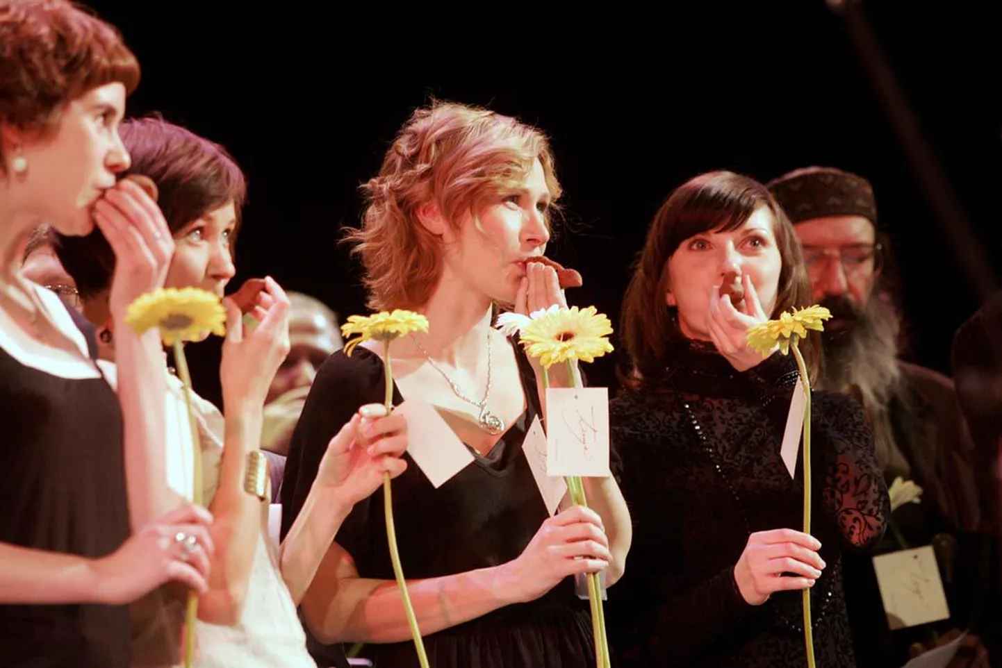 Heategevuskontserdil "Kuula, palun!" laulavad näitlejad Maarja küla toetuseks.