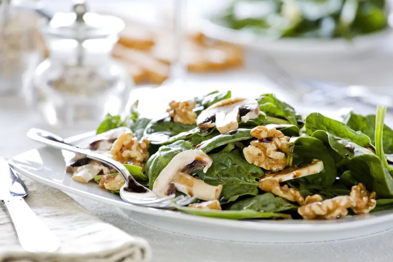 Spinatisalat.