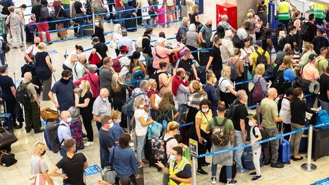 Puhkuseplaanid ohus? Eestlaste seas populaarses lennujaamas jätkub määramata ajaga streik