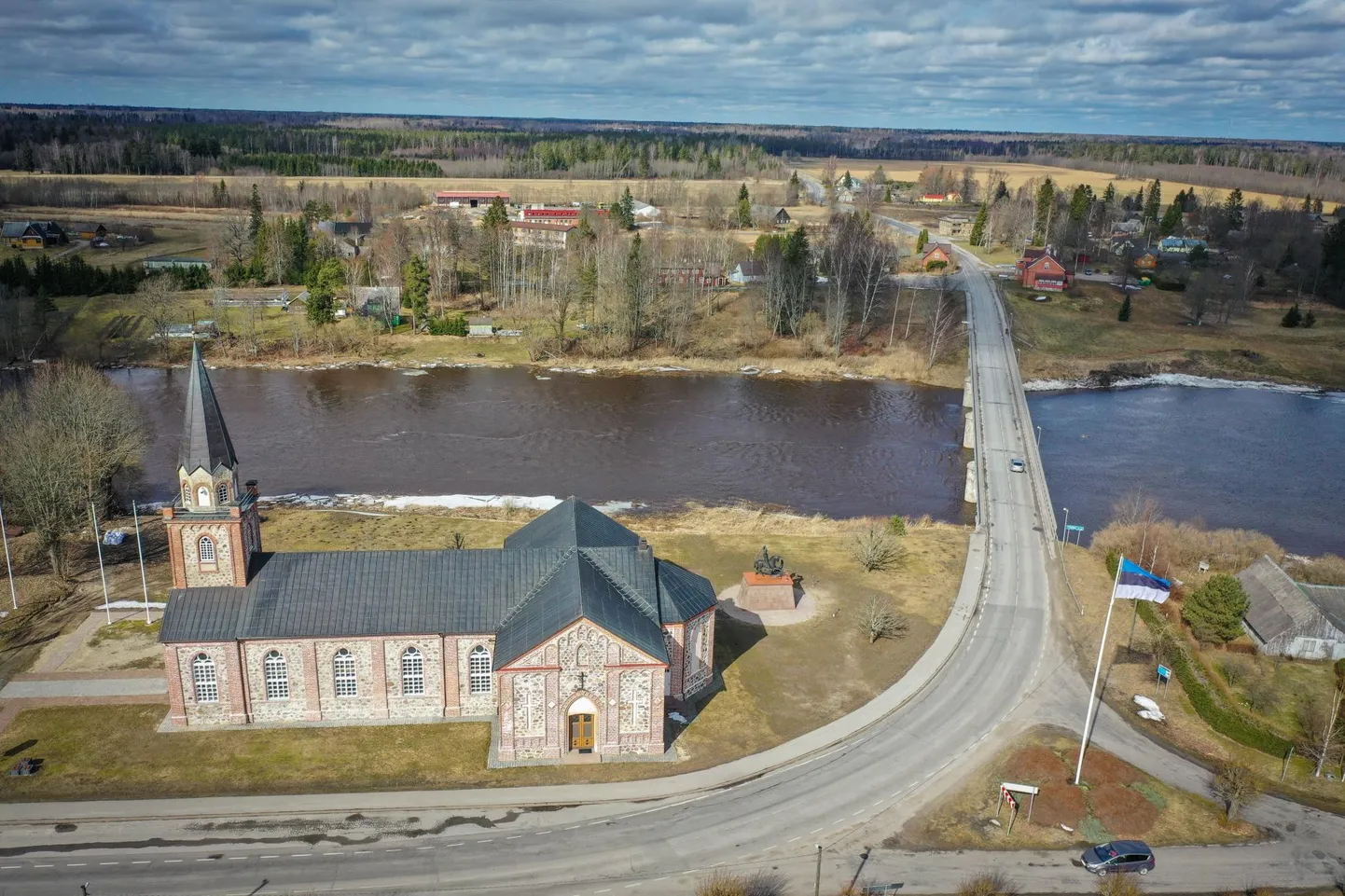 Torisse tahavad silda kõik asjaosalised, kuid tõsistest eriarvamustest pääsu ei ole. FOTO: Jüri Looring