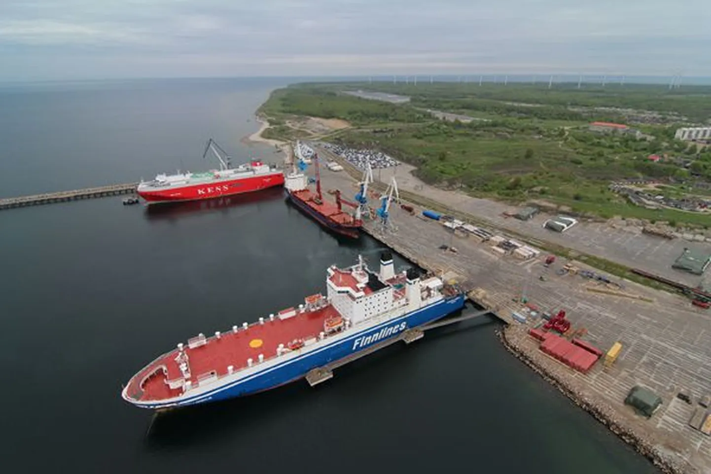 Tänaseks Tallinki omandisse ja Eesti lipu alla jõudnud MS Sailor, endise nimega Finnsailor Paldiski sadamas 2015. aastal