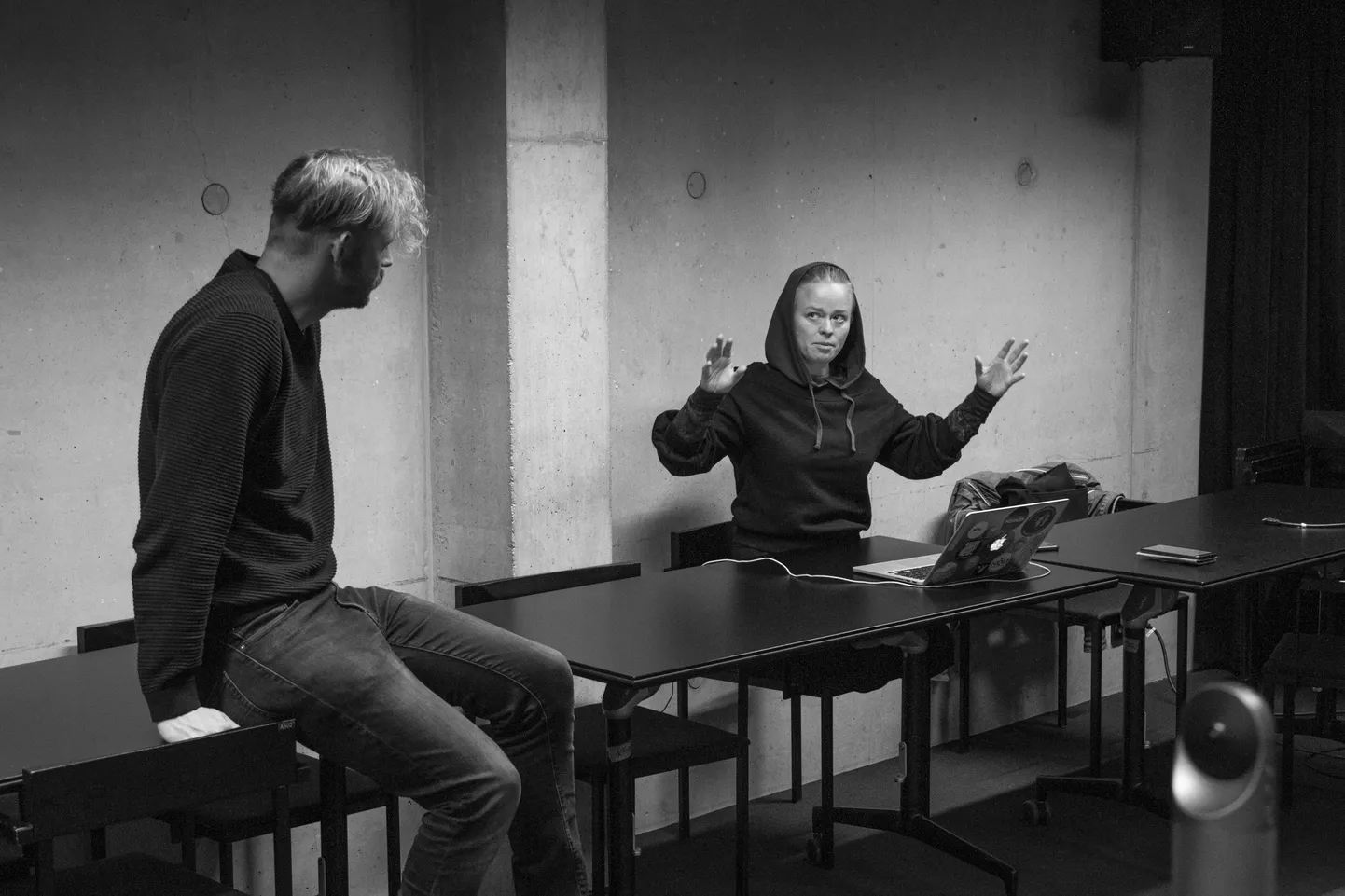 Sel nädalal algavad Paide Teatrilavastuse “Konsiilium” proovid. Fotol lavastaja Helen Rekkor ja näitleja Ott Kartau.