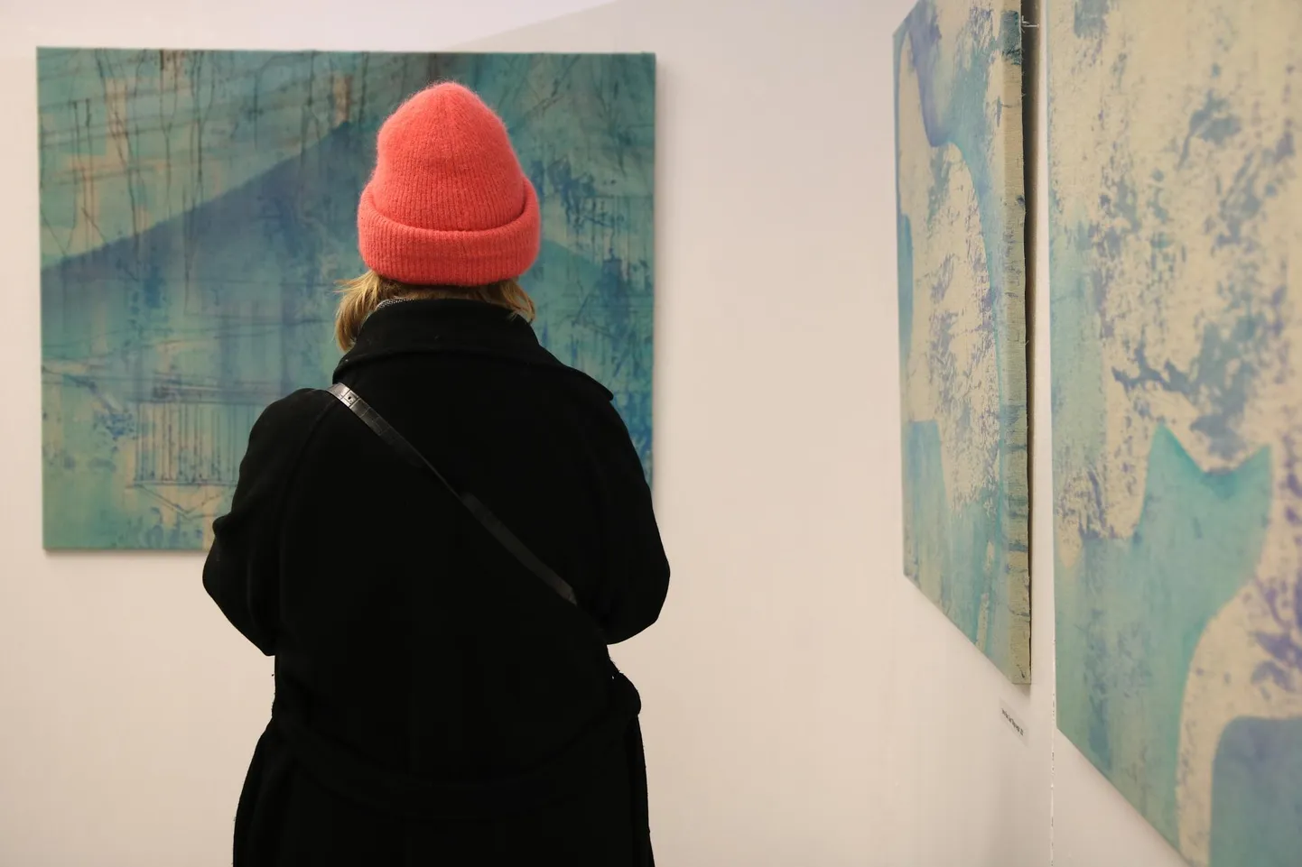 Urmo Rausi maalinäitus “Lotofaagide saar Capri” Pärnu uue kunsti muuseumis.