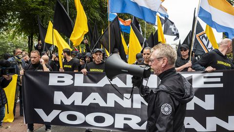 Hollandi tänavatel marutanud paremäärmuslased ründasid politseinikke