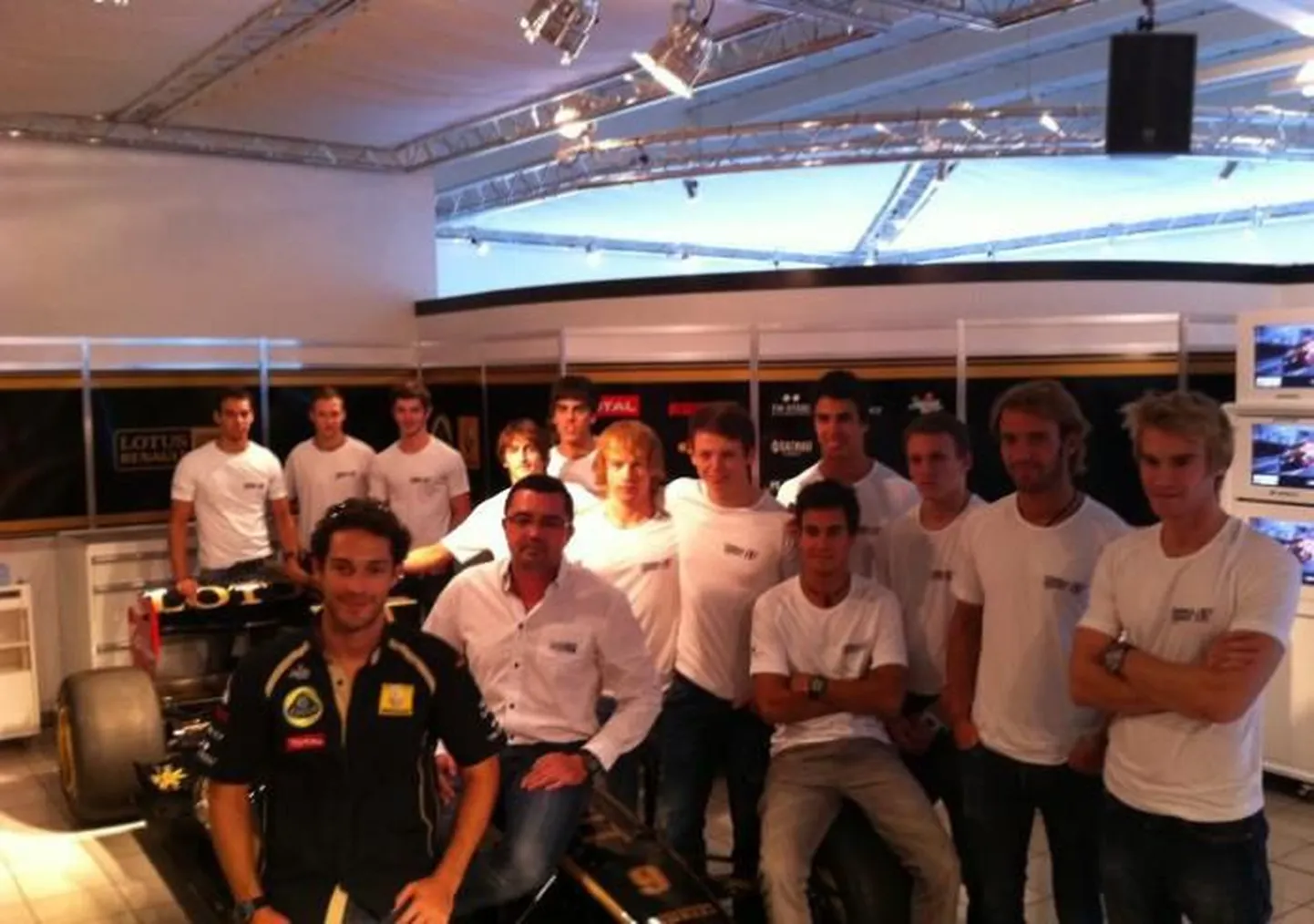 Sten Pentus (paremalt seitsmes), tema ees Eric Boullier