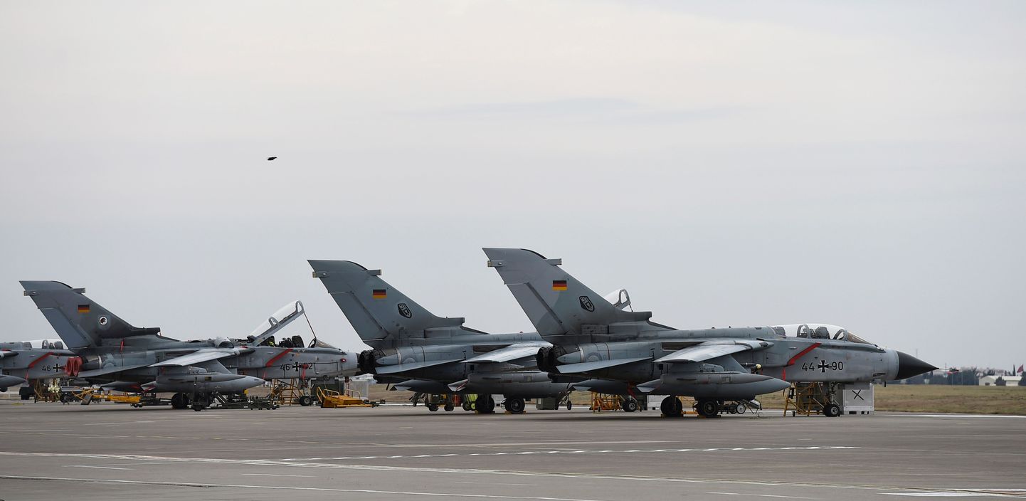 Saksa õhuväe Tornado hävituslennukid Incirliki lennuväljal Türgis.