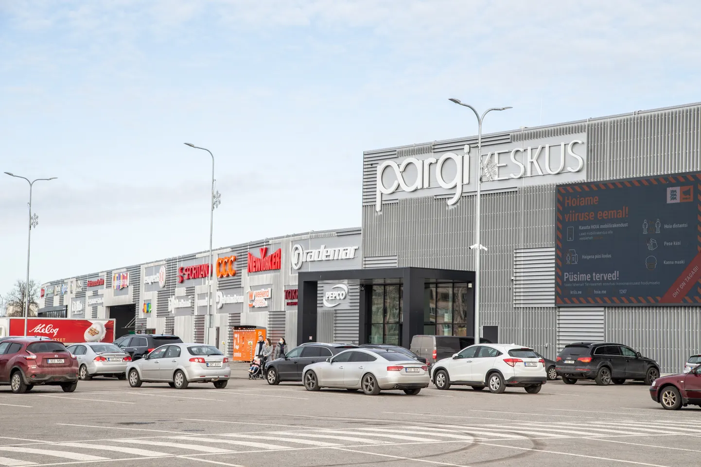 2019. aasta sügisel valminud Pargi keskuse rajamise teises etapis pidid valmis saama ka jäähall ja veekeskus koos ujulaga, kuid neid pole siiani. Esialgu objektide rajamist soovinud vallavalitsus on praeguseks hakanud aga nende vajalikkuses kahtlema.