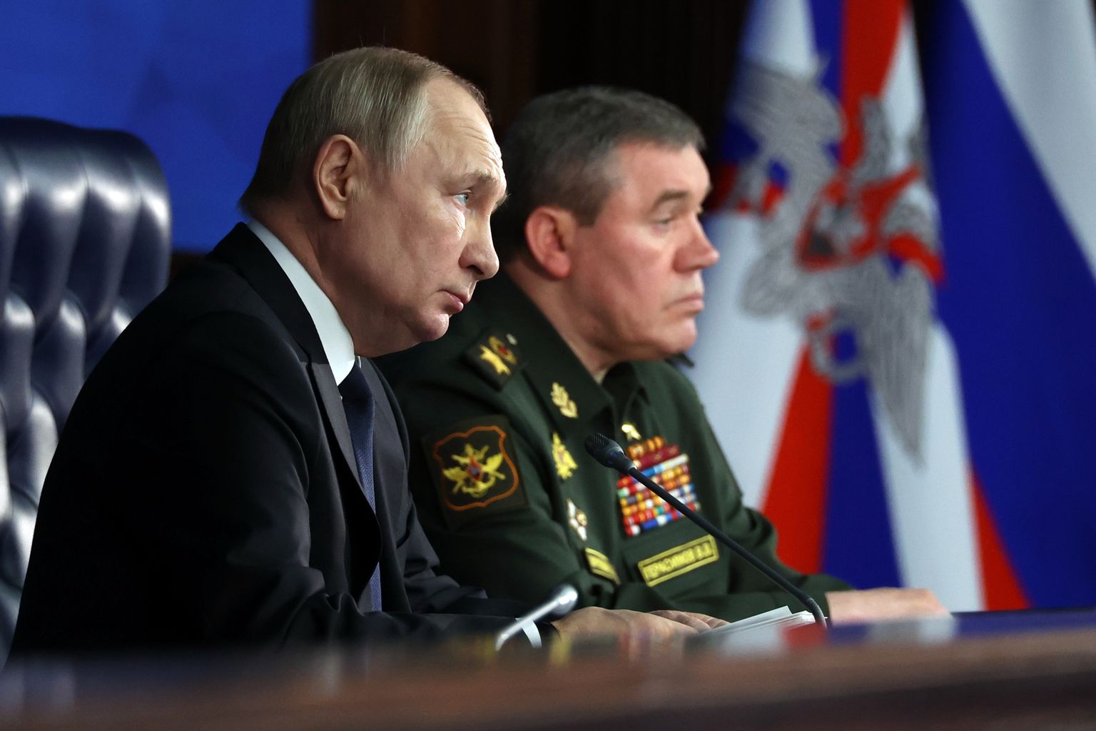 Vene president Vladimir Putin (vasakul) ja Valeri Gerassimov.