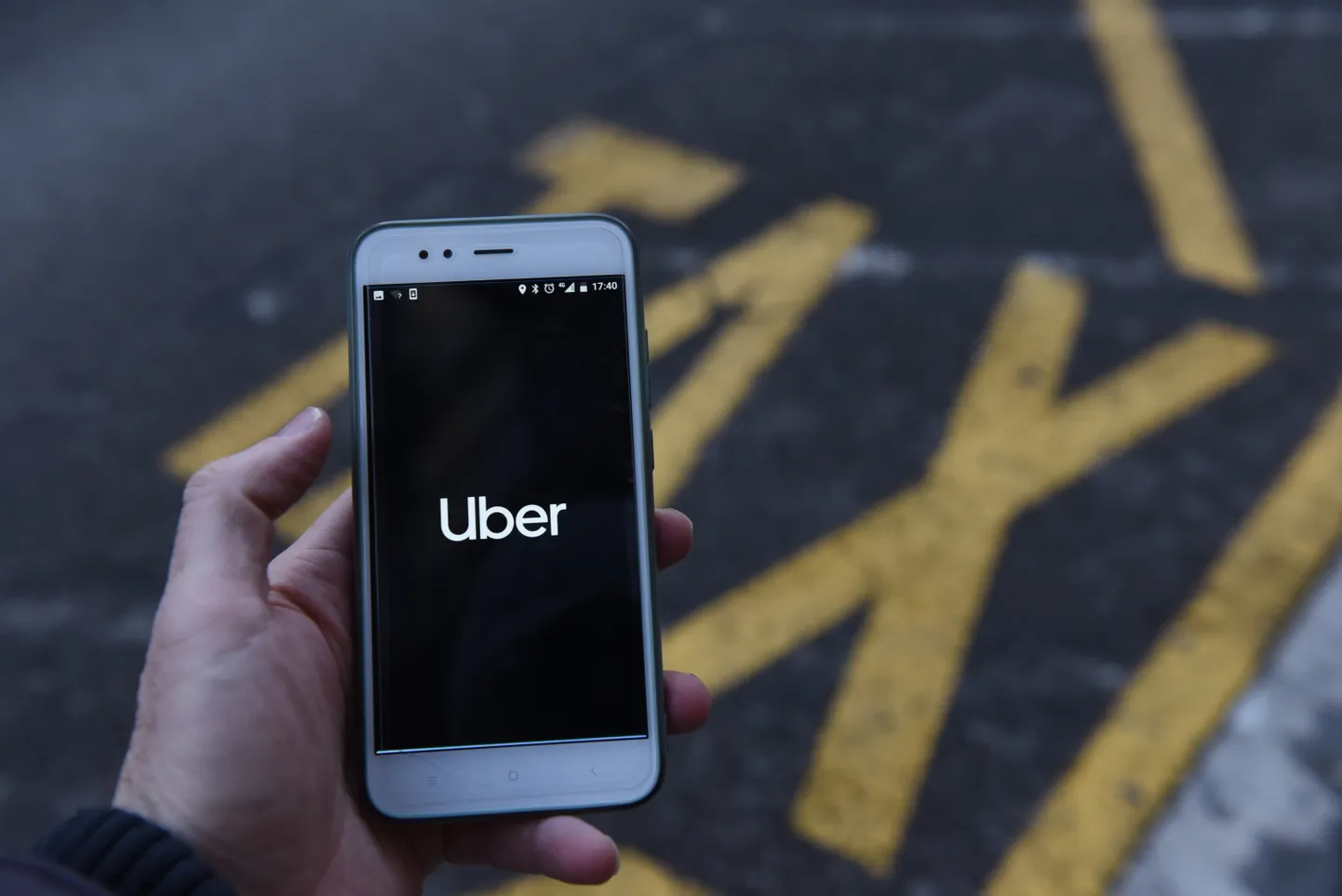 Uberi logo telefonis.