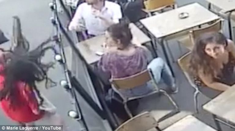 Pariisis lõi mees end ahistamise eest kaitsnud naist näkku