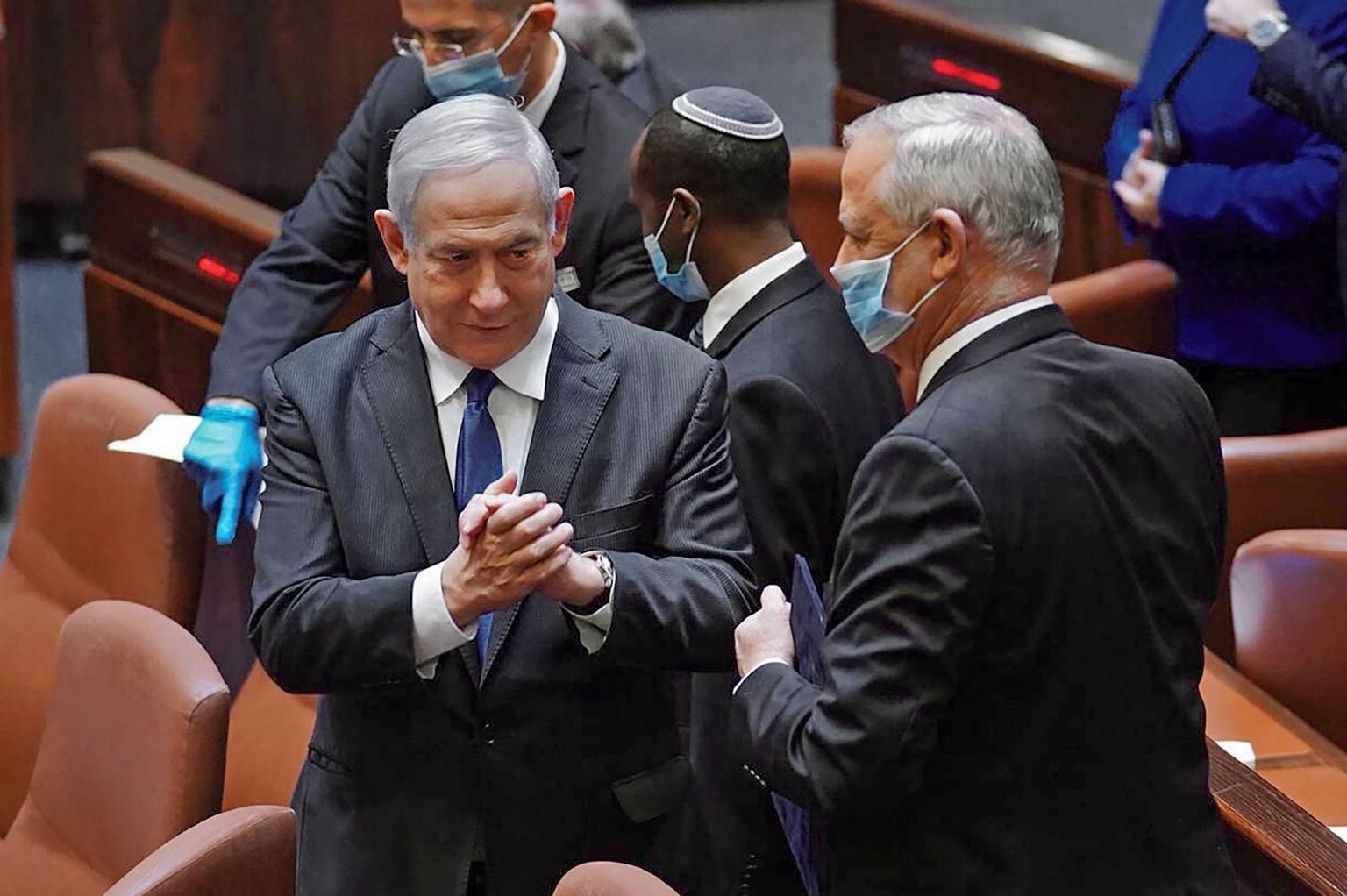 Benjamin Netanyahu (vasakul) ja Benny Gantz moodustasid Iisraelis ühtsusvalitsuse, mis eile ametisse nimetati.