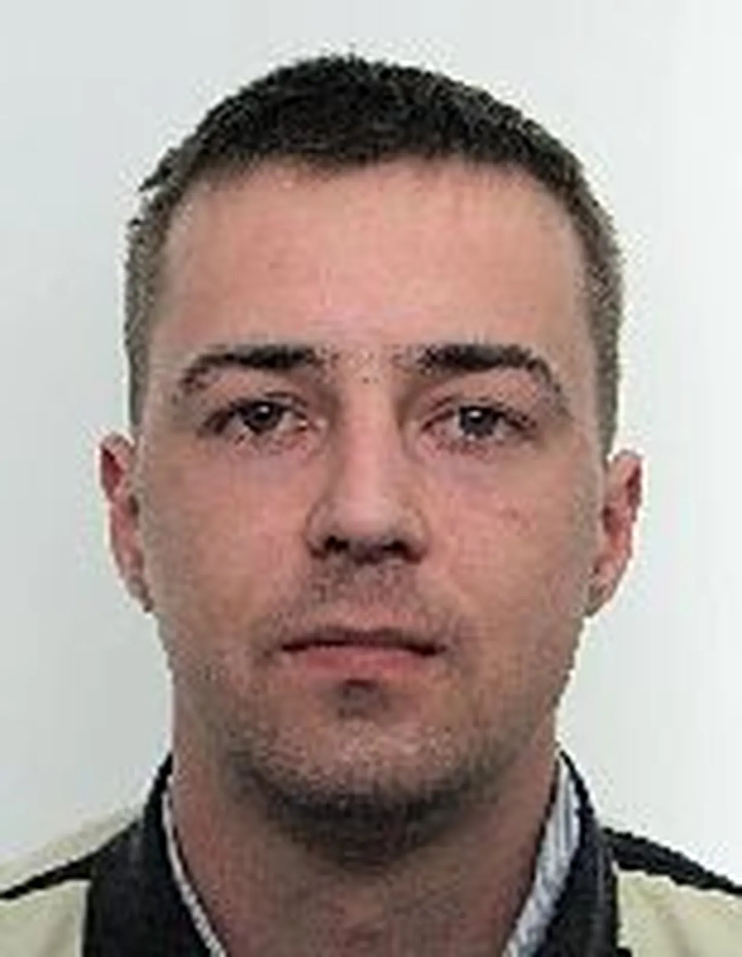 Полиция разыскивает 27-летнего Эстона.