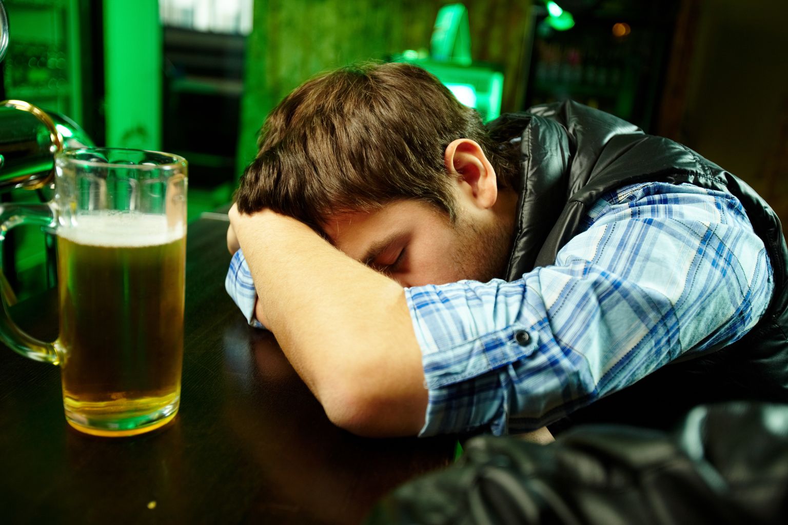 Vanemas teismeeas alkoholi tarbimine tõstab oluliselt riski haigestuda hilisemas elus eesnäärmevähki, sest see organ areneb jõudsalt just teismeaastatel.