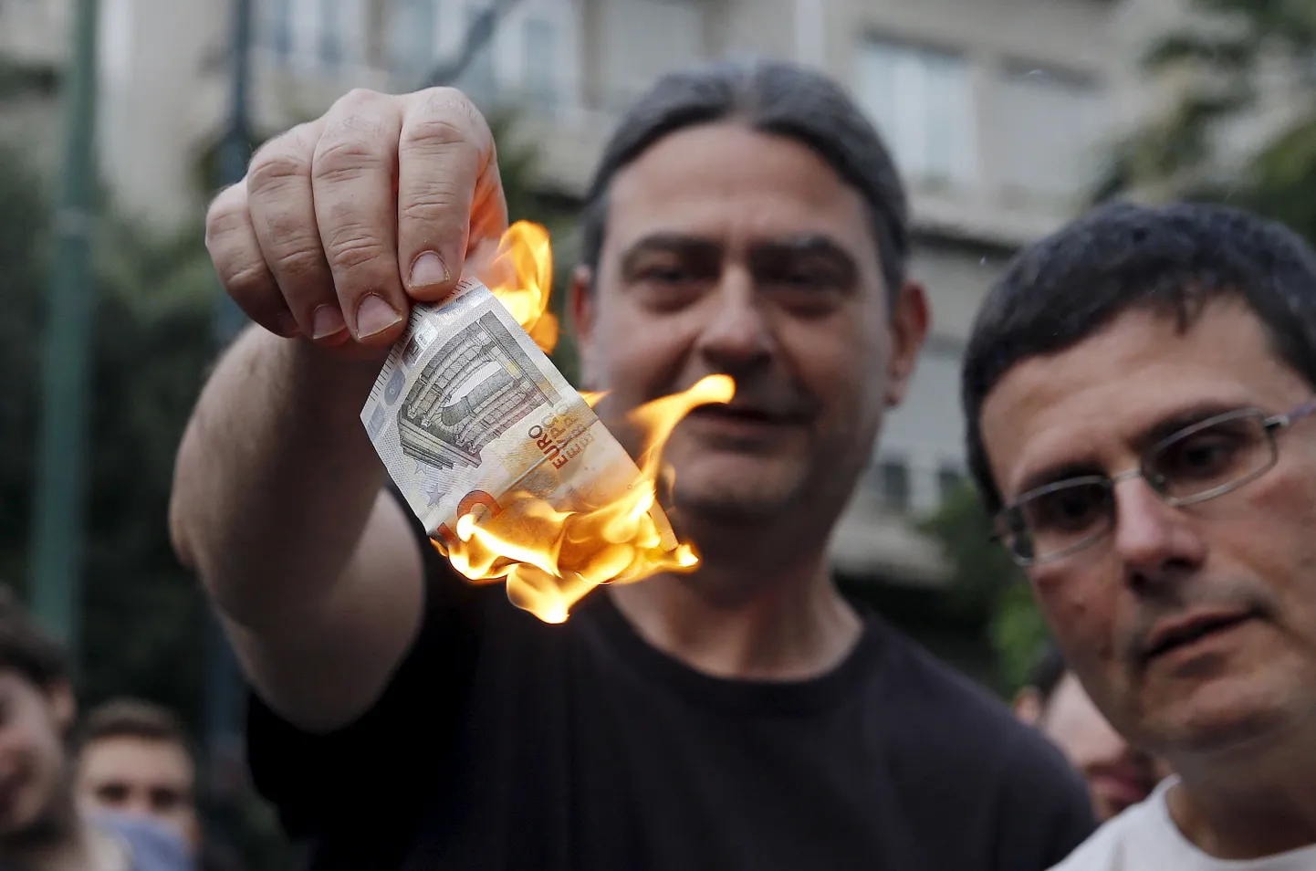 Säästumeetmete vastased demonstrandid Ateenas