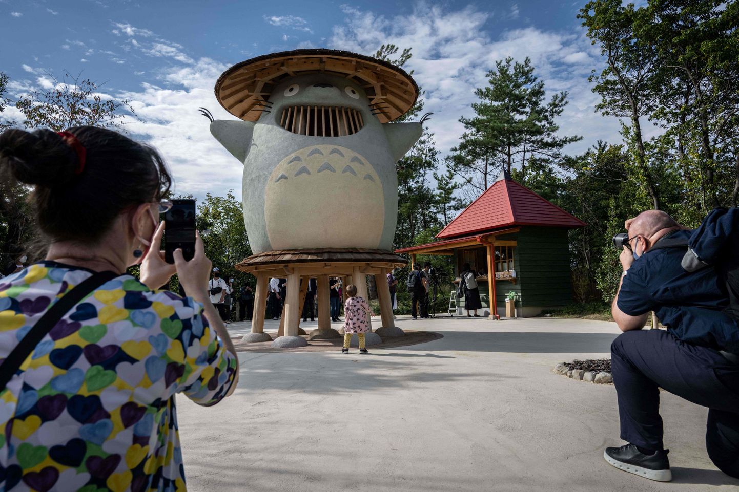 Jaapanis Aichi prefektuuris Nagakutes avati 1. novembril Ghibli animatsioonistuudio pikisilmi oodatud teemapark, kus külastajaid tervitab üks populaarsemaid tegelasi, vaimolend Totoro.