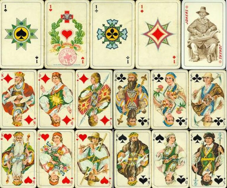 1932. gadā tika izdotās Reinholda Kasparsona veidotās spēļu kārtis.