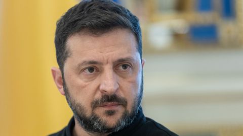 Zelenski opozarja na oviranje miru, medtem ko se ruski vpliv v regiji zmanjšuje