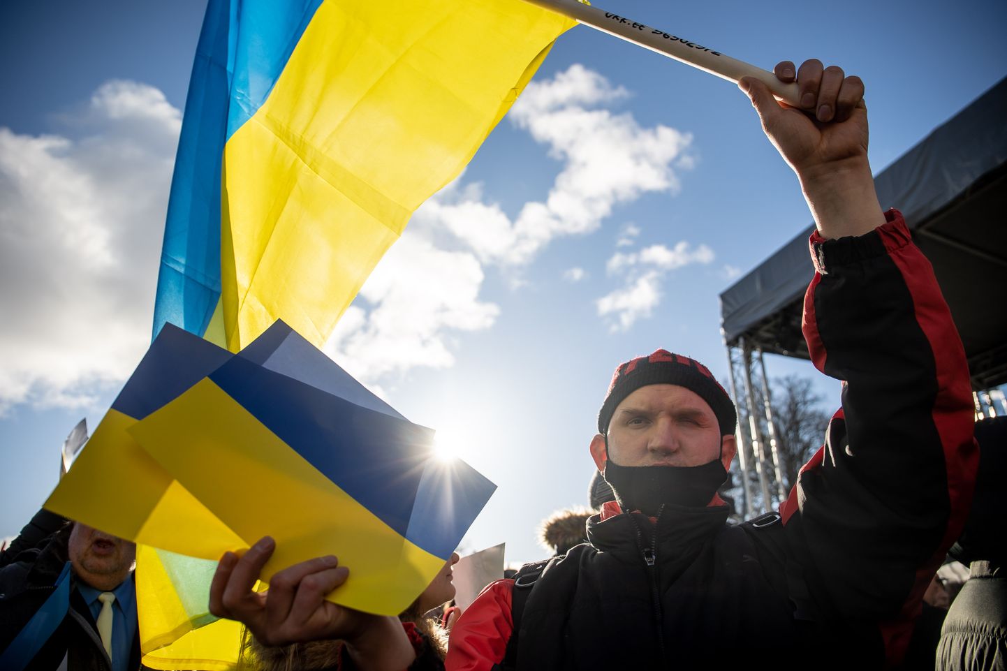 Ukraina lipud meeleavaldusel Ukraina toetuseks ja sõja lõpetamiseks.