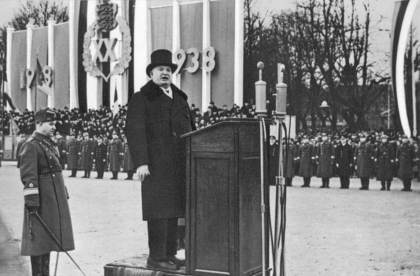 24. veebruar, aasta 1938. President Konstantin Päts peab vabariigi aastapäeval kõnet. Mõned aastad hiljem kadusid nii omariiklus kui ka riigijuht.