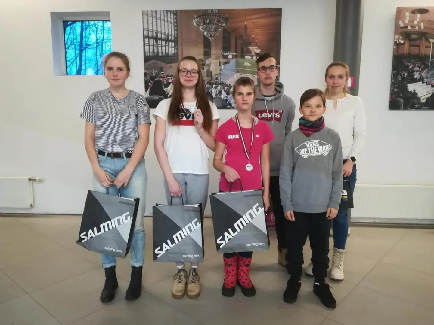 Balti juunioride turniiril osalesid (vasakult) Regina Reimaa, Eveli Mälk, Christin Morin, Karmo Aab, (taga) Lauri Laud j aLaura-Liisa Lilleleht.