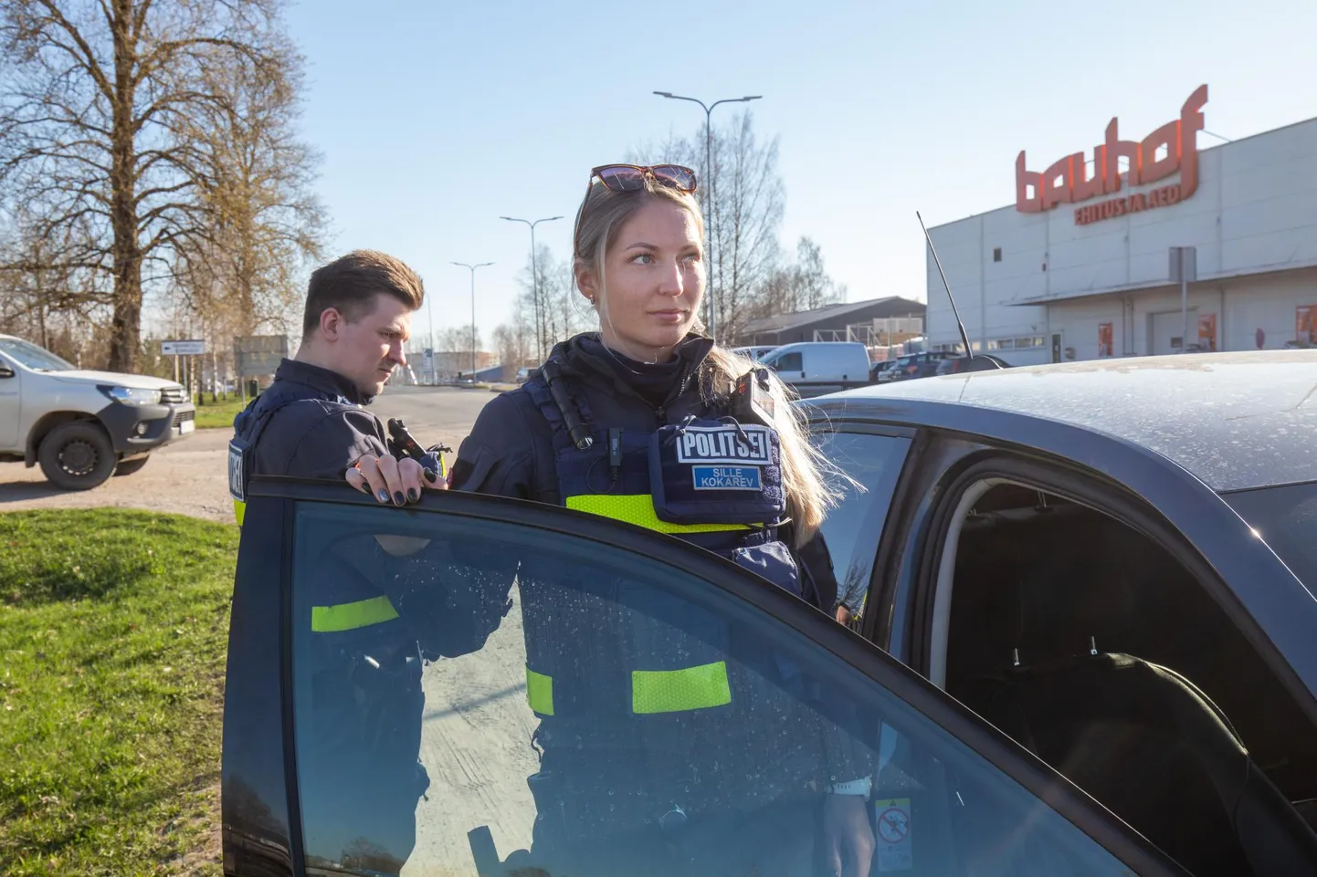 Neljapäeval jälgisid talgute korras liiklust politseinikud Sille Kokarev ja Kuno Ingermann. Esimese paari tunniga tuli neil teha hoiatus kuuele kiirust ületanud juhile.