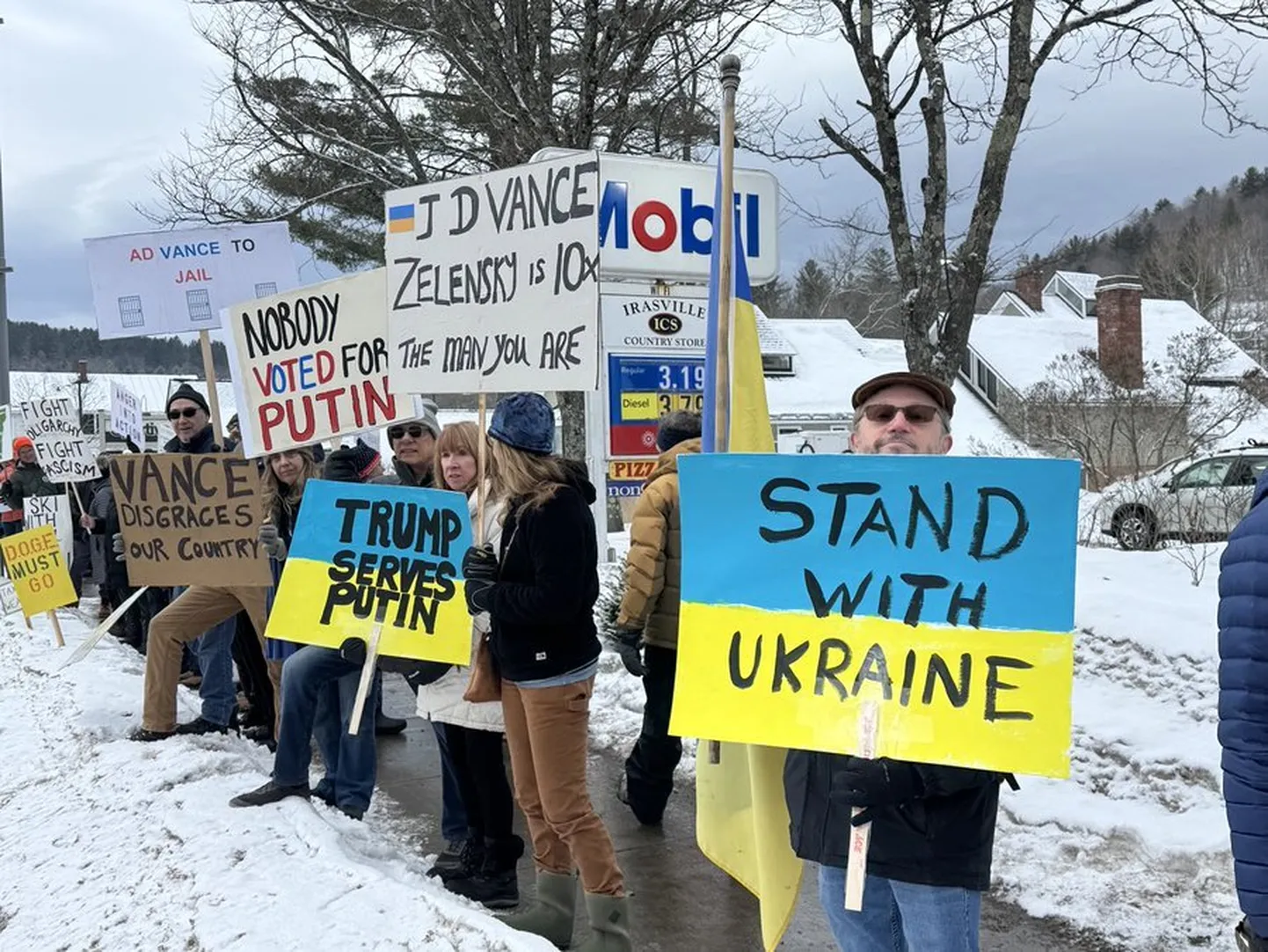 ASV viceprezidenta ģimeni kūrortā Vermontā sagaidīja protestētāji