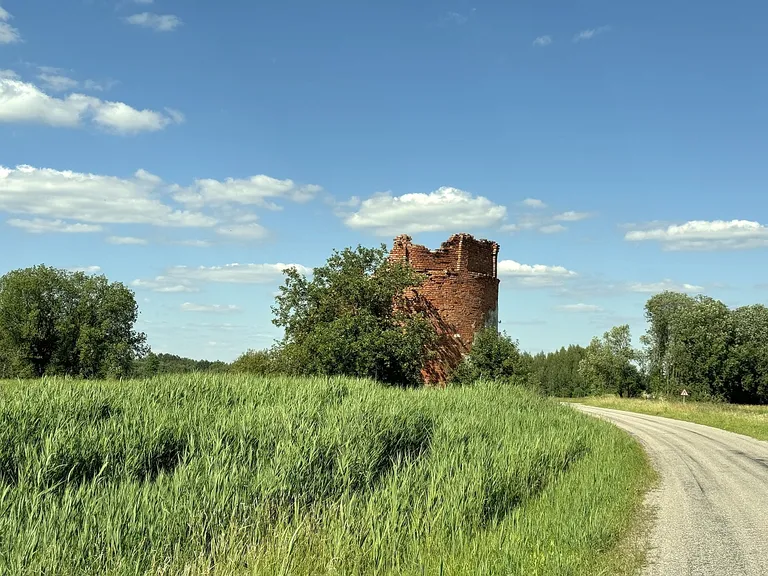 Vana silotorn Põhja-Pärnumaal.