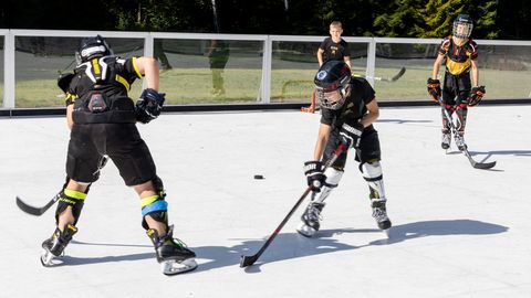 Viljandi hokiklubi katsetab Eestis esimest korda plastväljakut