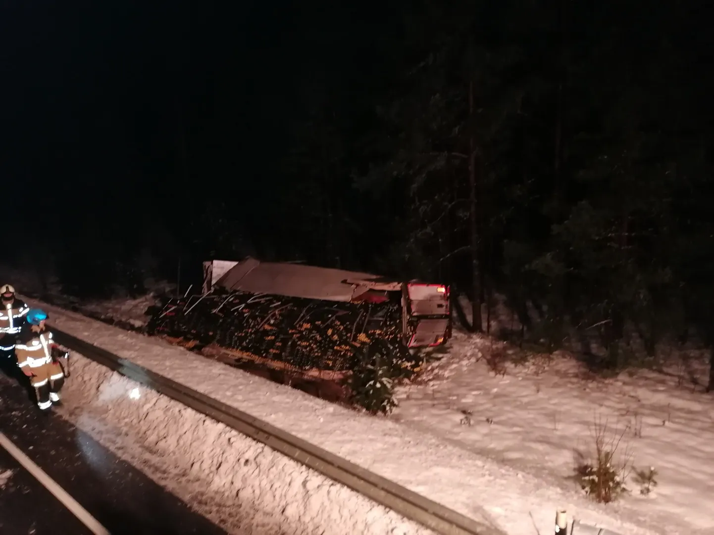 Rasked teeolud ei halastanud liiklejaile.