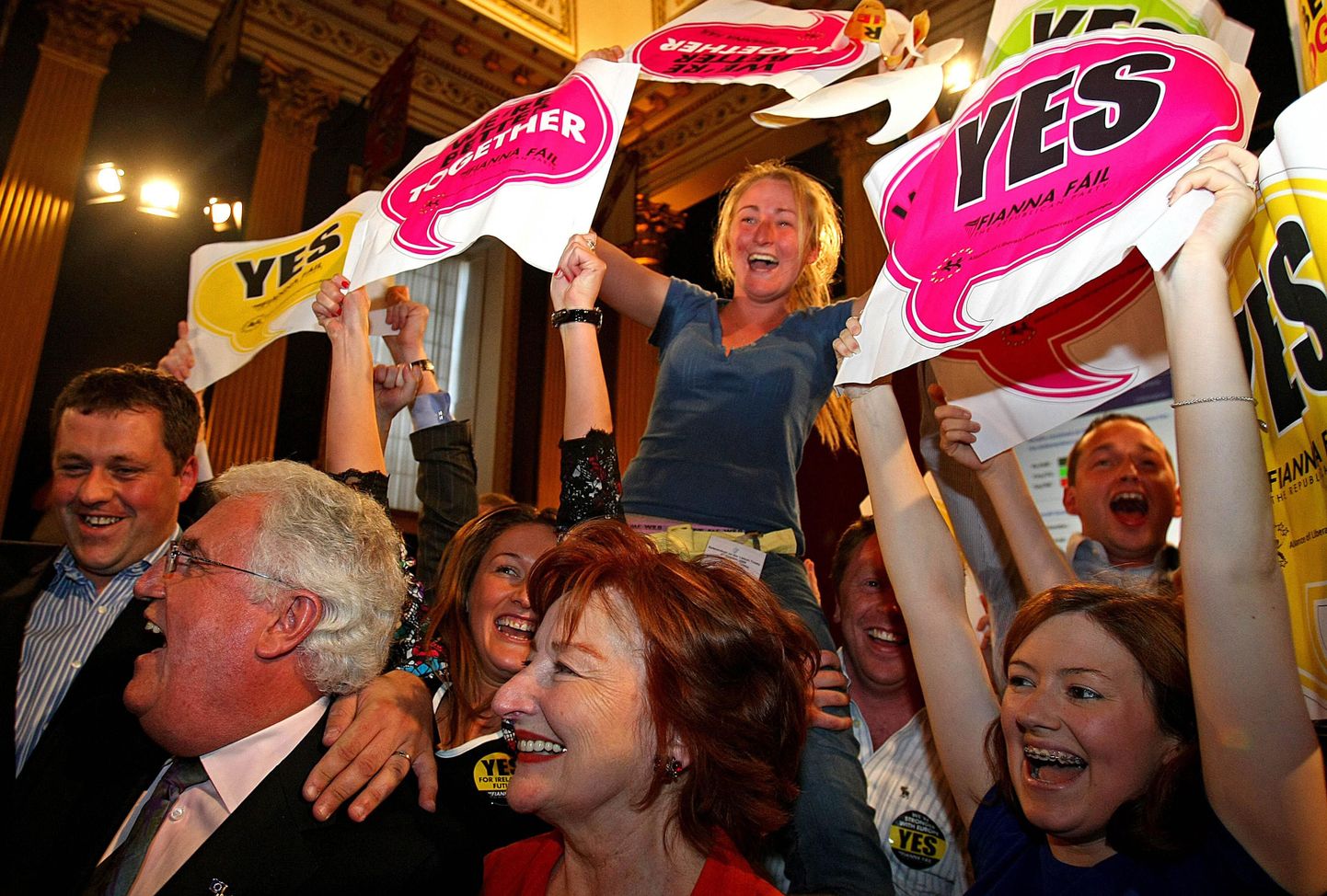 Iirlased rõõmustavad reformileppe heakskiidu üle.