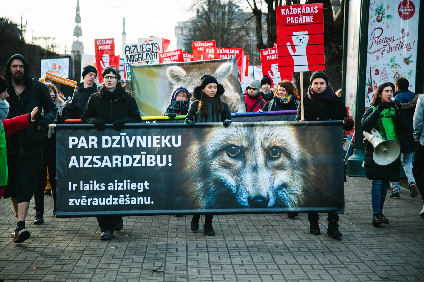 Протестная акция за запрет производства меха.