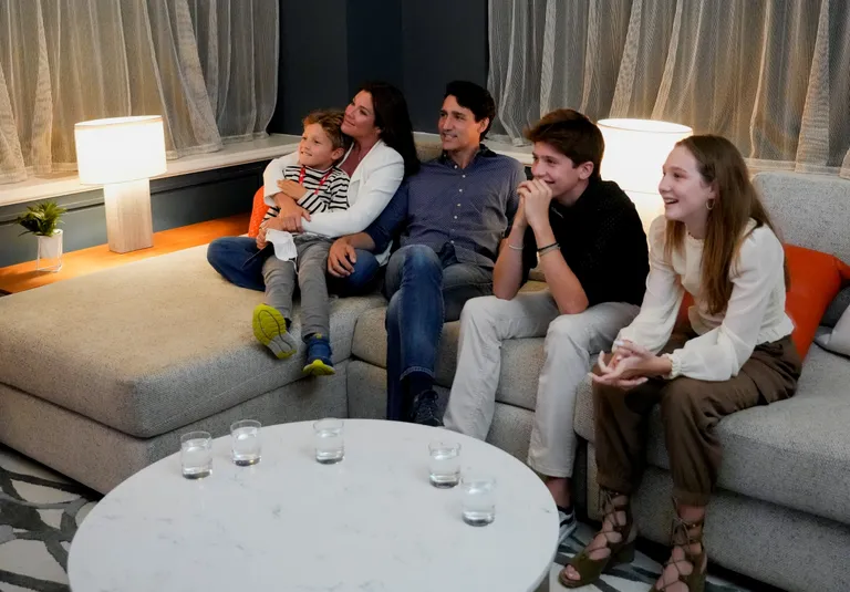 Trudeau perega valimistulemusi ootamas.