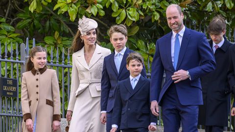 KARALISKĀS LIELDIENAS ⟩ Skandāla ēna, Ketrīnas šarms un Luisa smaids!