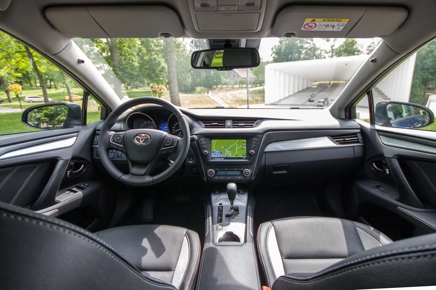 Toyota Avensis.