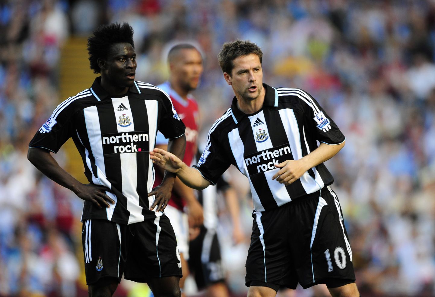 Newcastle Unitedi ründajad Obafemi Martins (vasakul) ja Michael Owen.