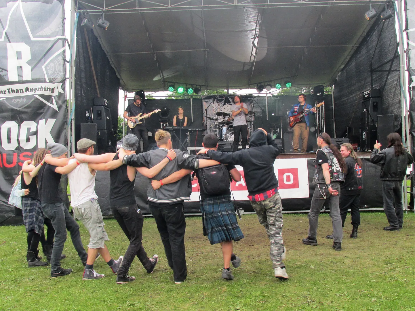 Publik Punk & Rock festivali lava ees.