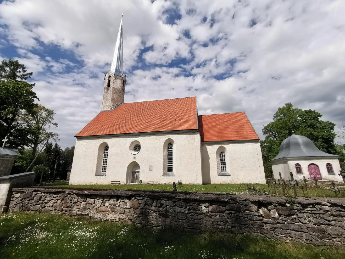 August ja september toovad Väike-Maarja kirikusse koorilaulu.