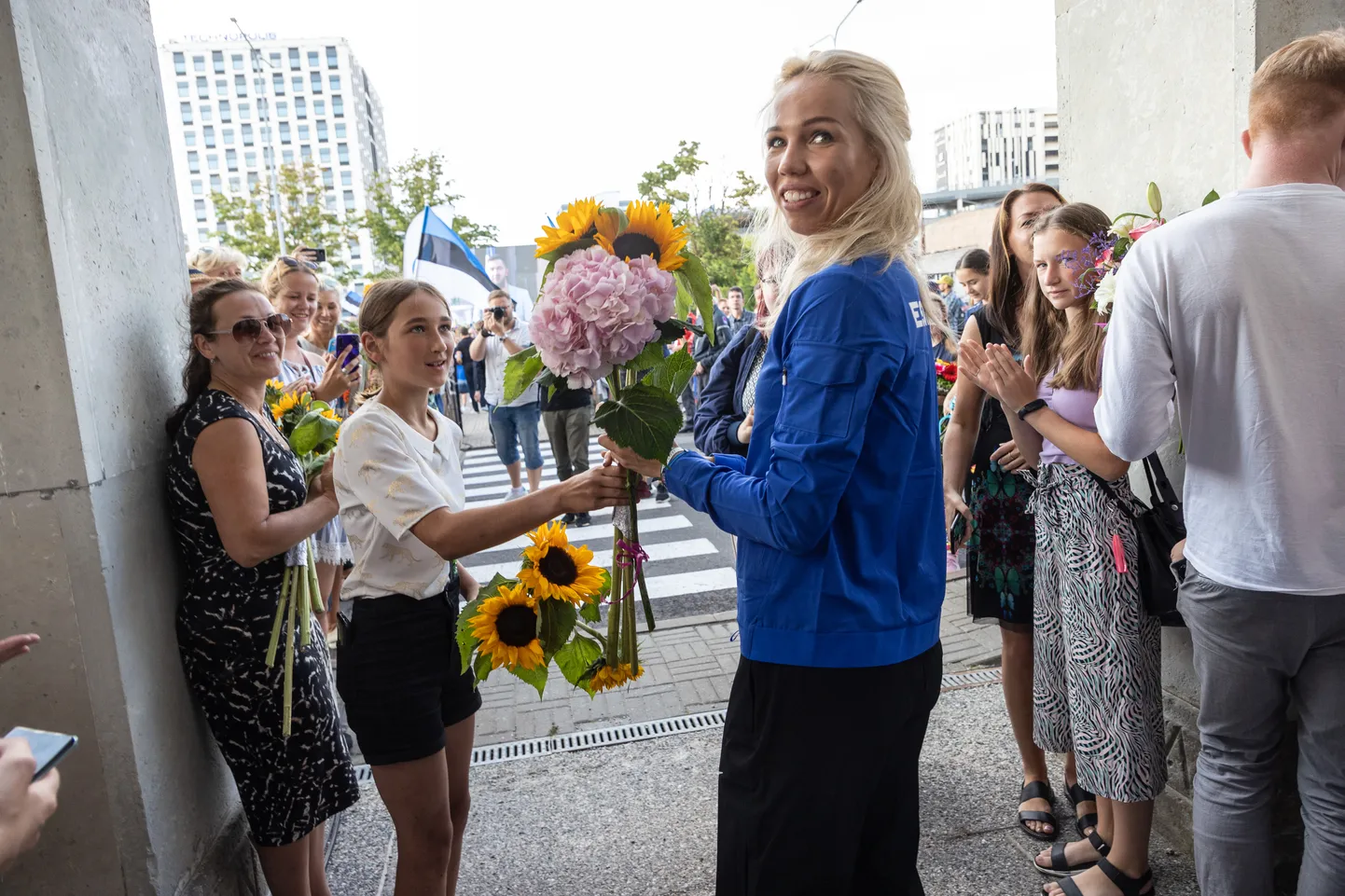 28.07.2021, Tallinna lennujaam. Eesti olümpiavõitjatest epeenaiskonna, olümpiapronks Katrina Lehise ja nende treenerite vastuvõtt meediale ja avalikkusele.