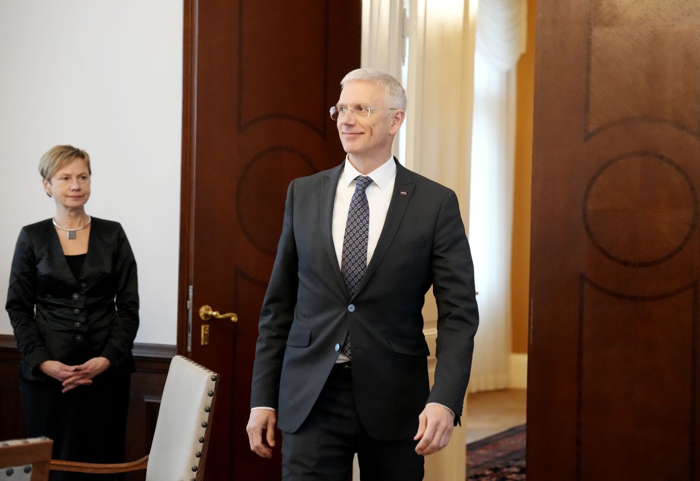 Ministru prezidents Krišjānis Kariņš ierodas uz tikšanos ar Valsts prezidentu Rīgas pilī.