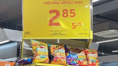 «Я хочу плакать»: жители Латвии возмущены новыми ценами на чипсы