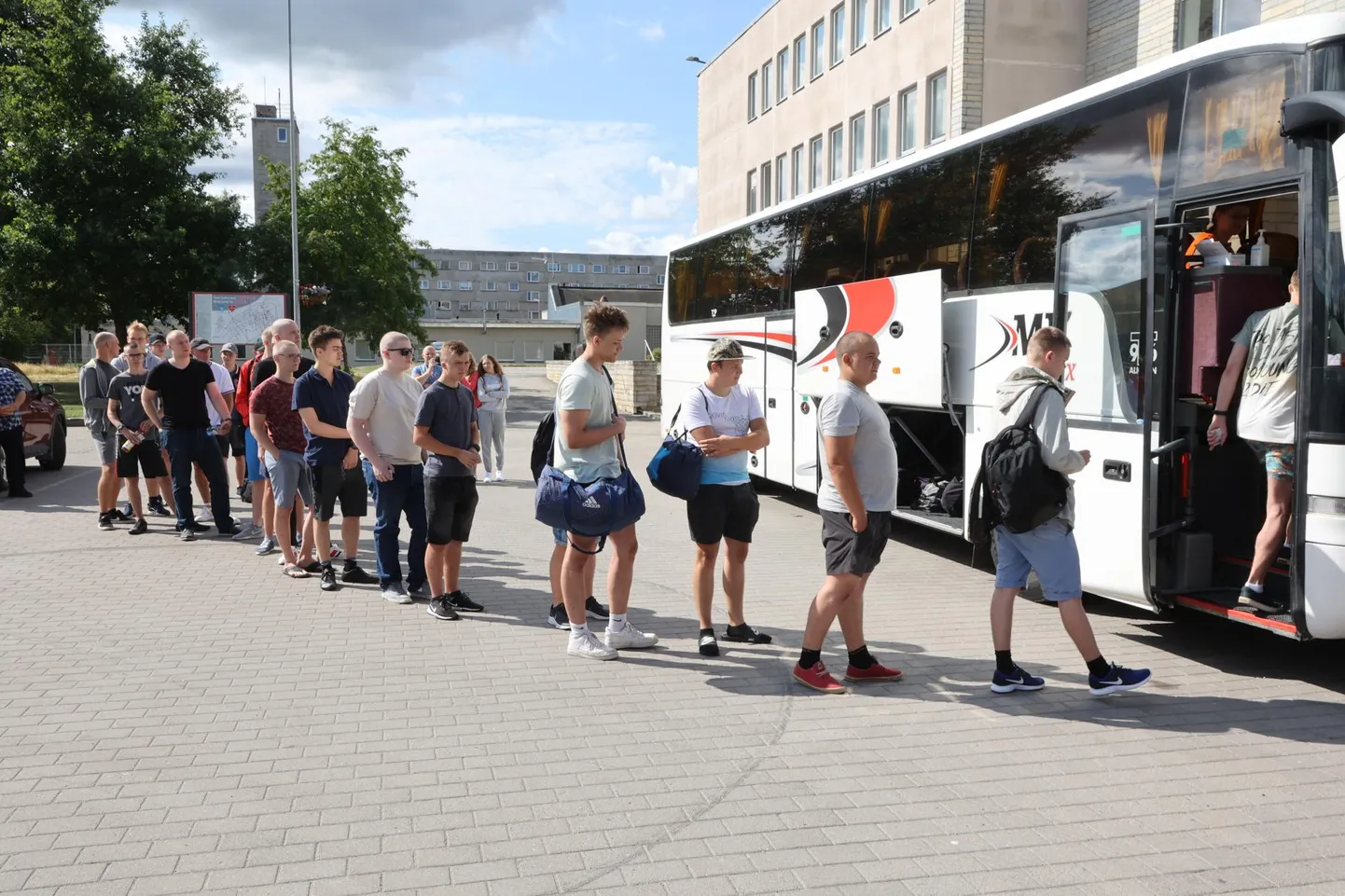 Kahel järjestikusel päeval alustab ajateenistust enam kui 60 Järvamaa noormeest. Piolt paari aasta tagusest ajast.