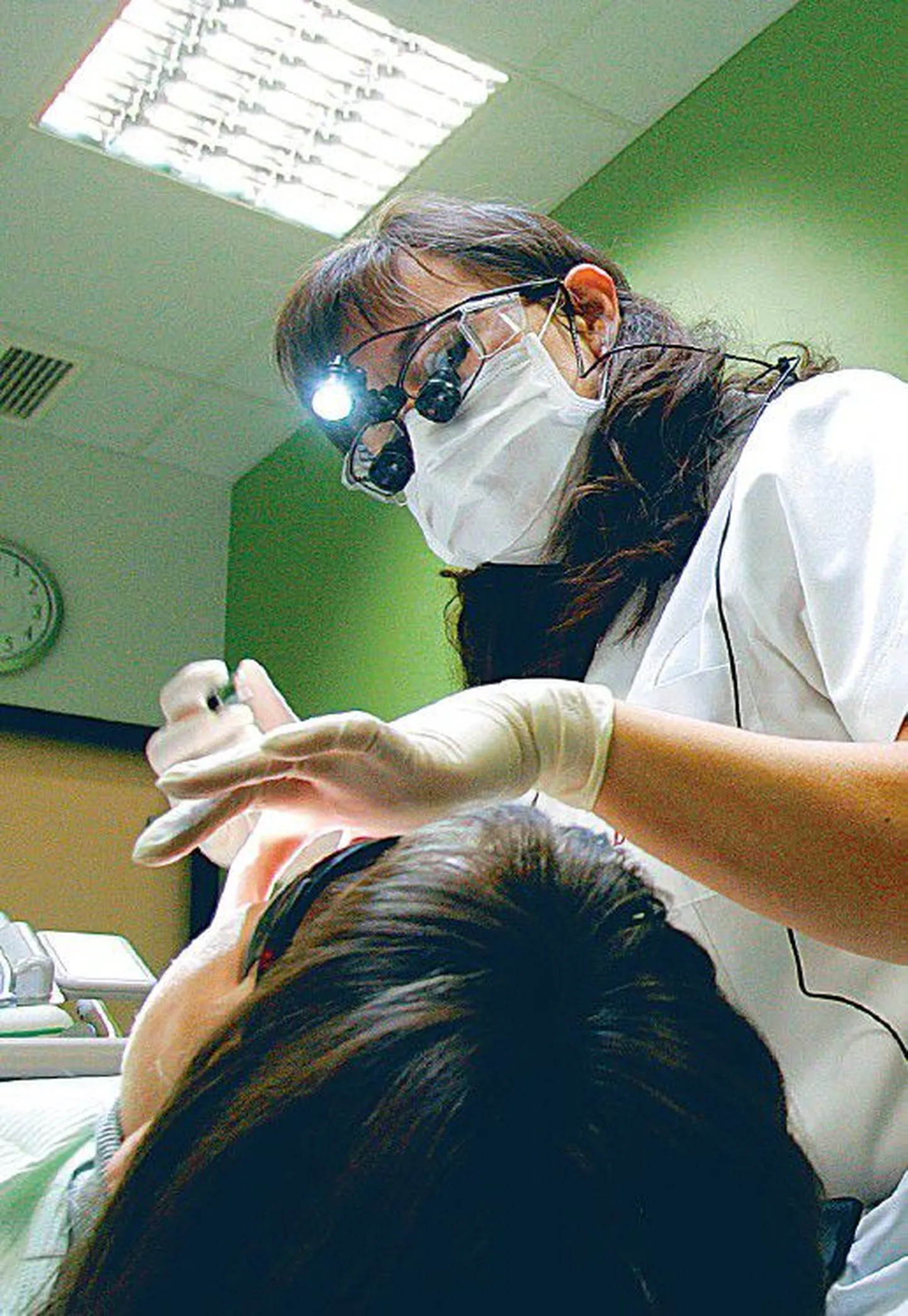 Президент Союза стоматологов Пирет Вяли считает, что государство должно больше вкладывать денег в стоматологическое лечение, поскольку заболевания ротовой полости такие же, как и все другие заболевания.
