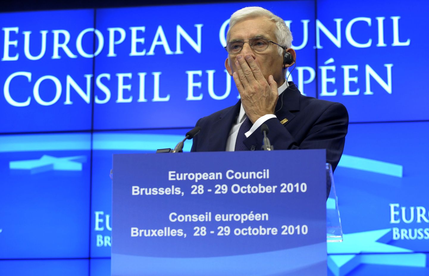 Euroopa Parlamendi president Jerzy Buzek väljendas kahetsust, et väike arv liikmesriike ei olnud valmis parlamendi nõudmisi heaks kiitma.