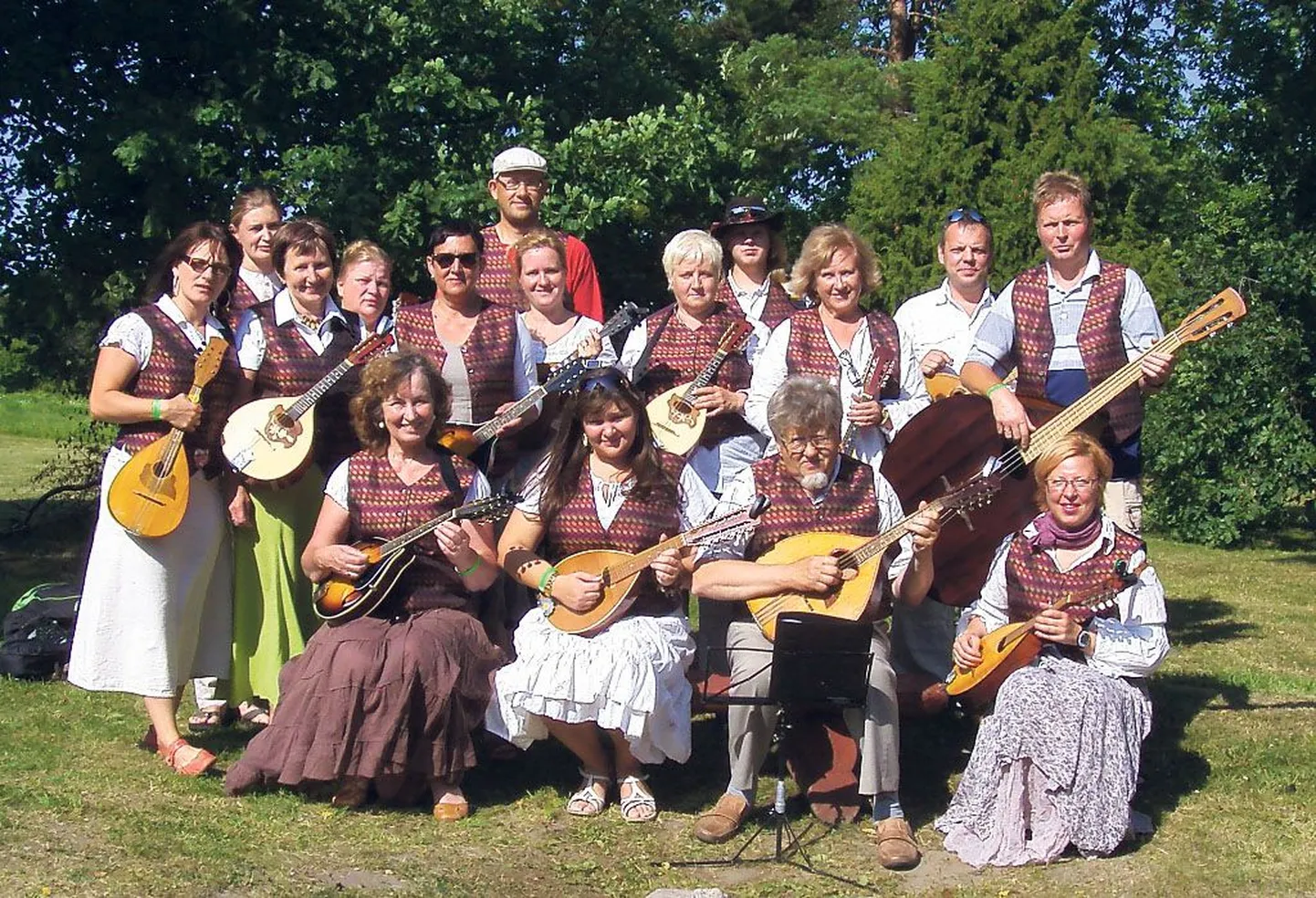 Saku mandoliinimängijad on pärast ülimenukat kontserti mullu detsembris Pärnus jaaniks tagasi.