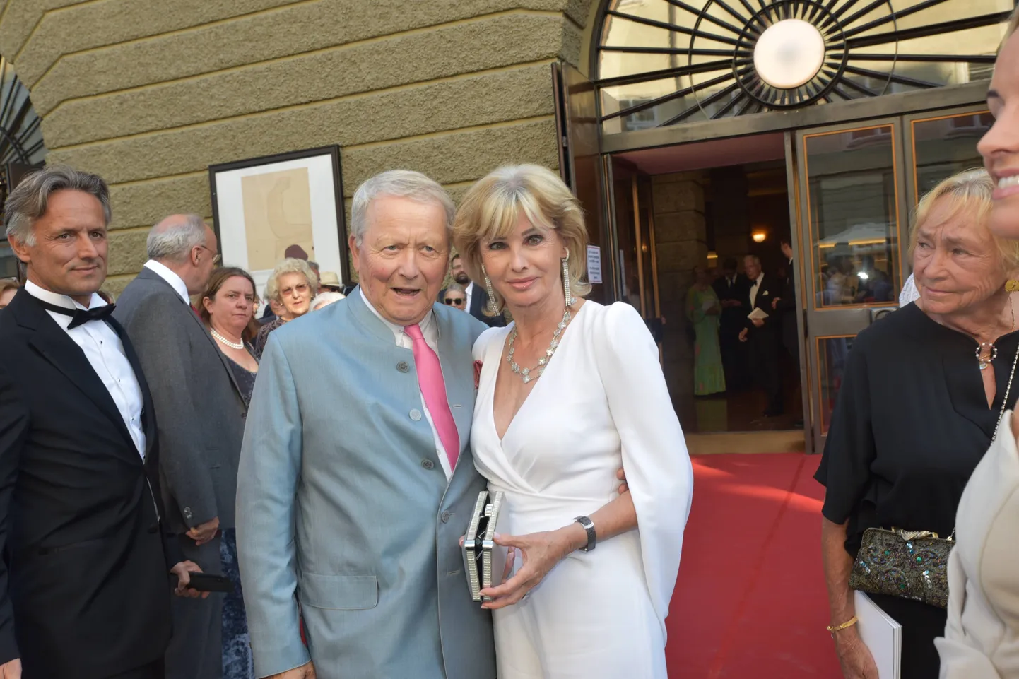 Wolfgang Porsche abikaasa Claudiaga