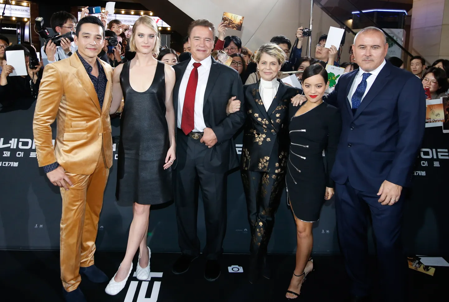 Näitlejad Gabriel Luna, Mackenzie Davis, Arnold Schwarzenegger, Linda Hamilton, Natalia Reyes ning režissöör Tim Miller Seoulis «Terminaator: Sünge saatus» esilinastusel