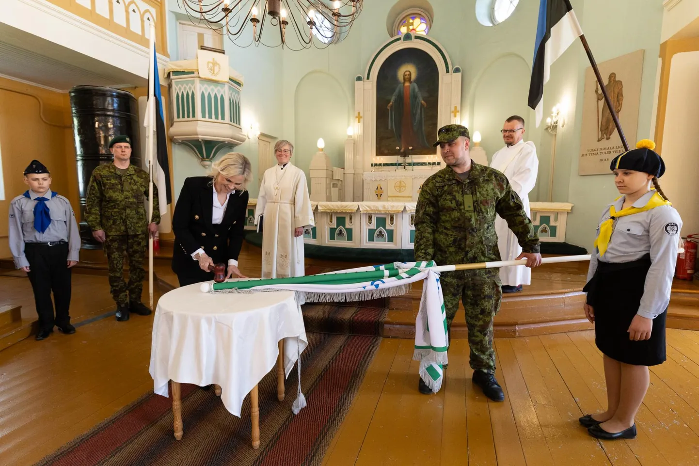 Tapa valla kooli lipp sai õnnistatud.