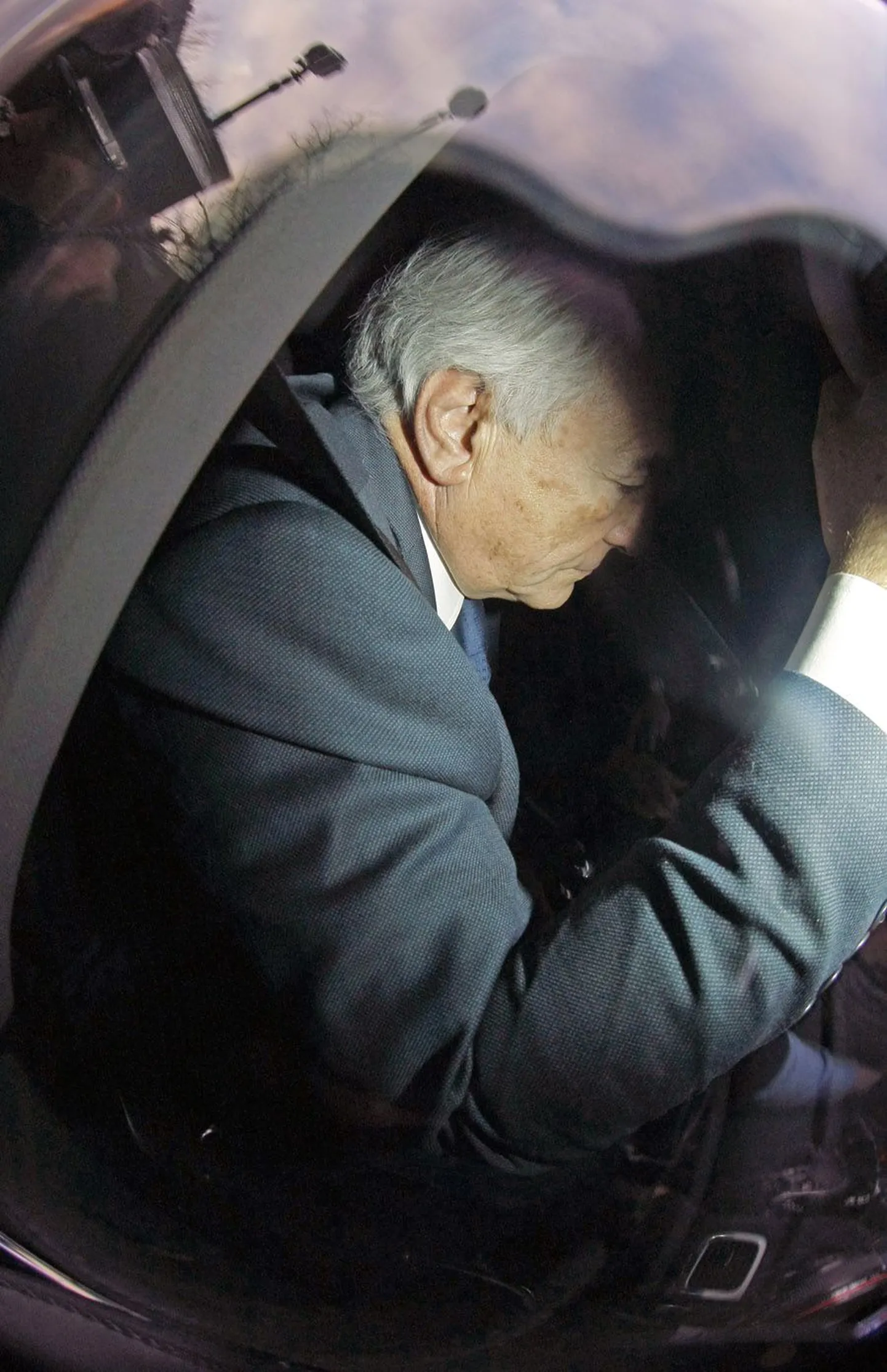 Strauss-Kahn eile Lille’i politseijaoskonda saabumas.