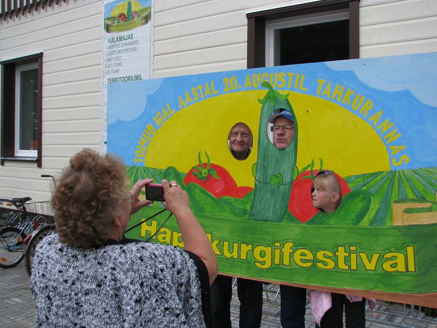 Pärnumaal Tahkuranna vallas peeti kolmandat hapukurgifestivali.