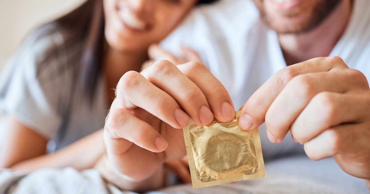 Как сделать минет с презервативом более чувственным